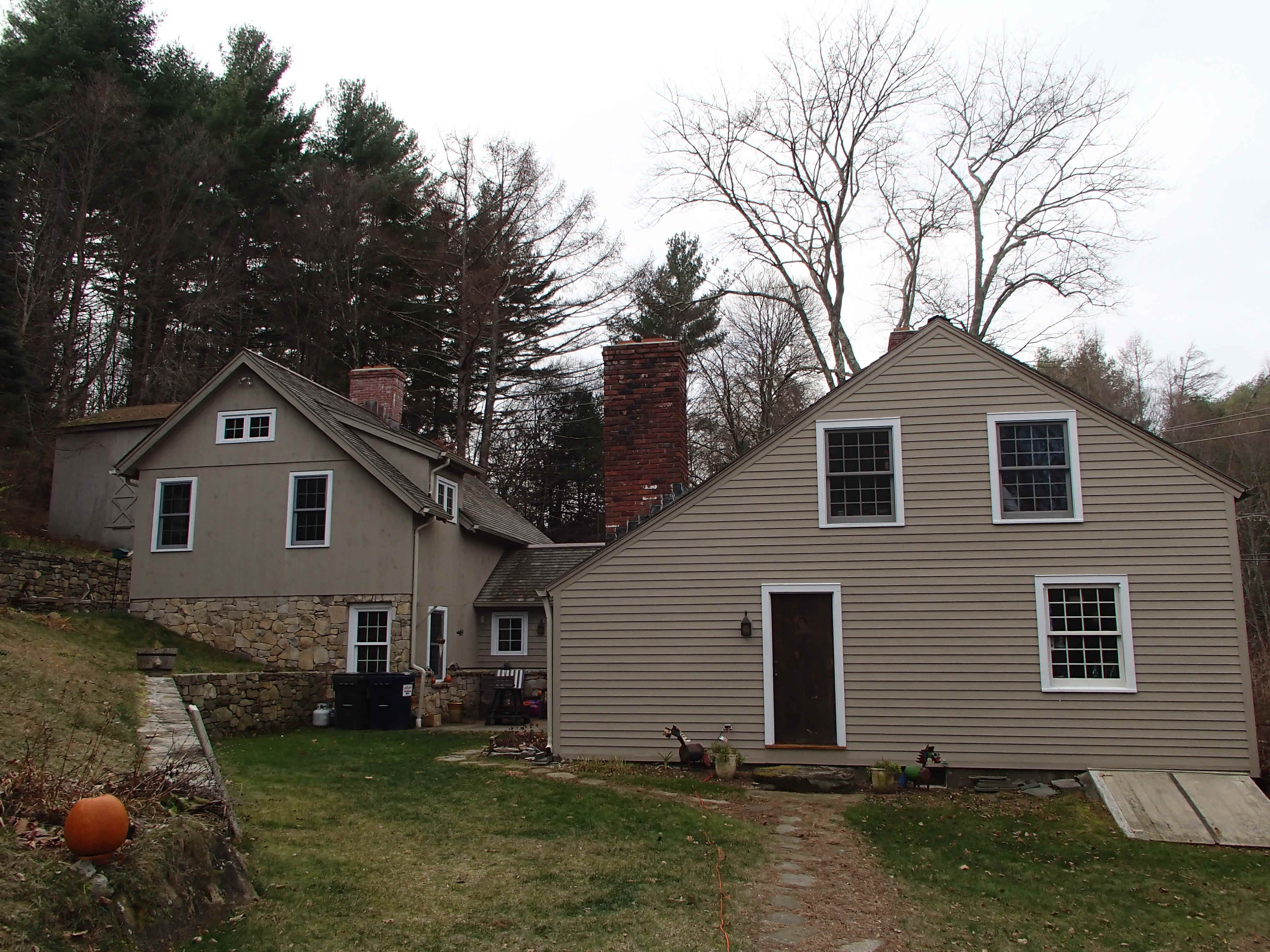 Building photograph for 231 CLAPBOARD RD